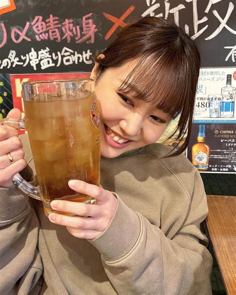 門脇佳奈子さんのインスタグラム写真 門脇佳奈子instagram「お酒持ってる写真しかないってどーゆーこと😑」4月27日 12時44分