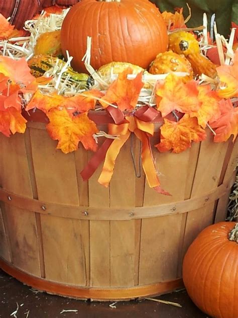 Thanksgiving Bushel Basket Decor