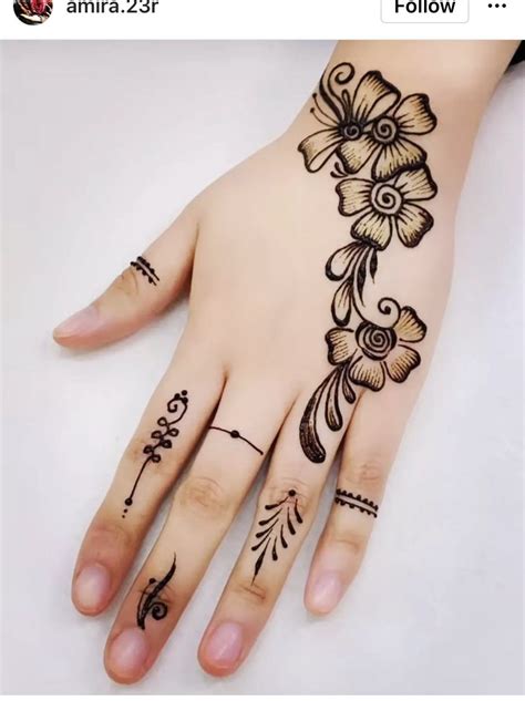 Pin On Henna Tattoo Hand And Finger Tattoos Henna Tattoo Simple