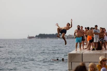 Zadar Je Pod Opsadom Turista Mnogi Se Kupaju Kod Orgulja 24sata