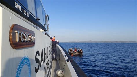 Ayvalık açıklarında 54 düzensiz göçmen kurtarıldı Son Dakika Haberleri