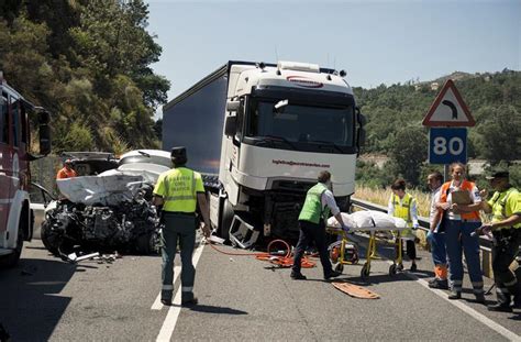 Fallece Una Mujer Tras Chocar Su Veh Culo Contra Un Cami N En Ourense