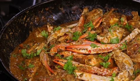 Enjoy Delicious Hearty Malvani Crab Curry At These Restaurants In The