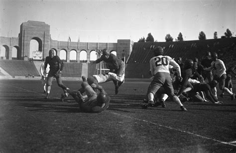 Los Angeles Coliseum Turns 100 And Endures As Cultural Icon Los