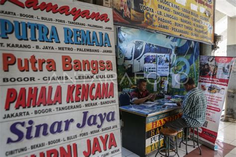 Penjualan Tiket Bus Di Terminal Giwangan Antara Foto