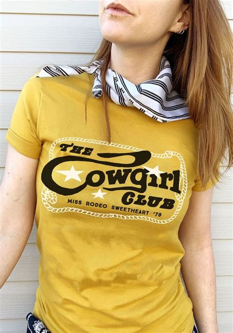 The Cowgirl Club Tee In 2020 Womens Graphic Tees Vintage Graphic