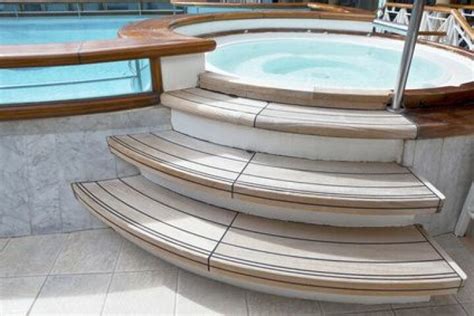 Un Escalier Pour Spa Une Solution Pratique Et Décorative