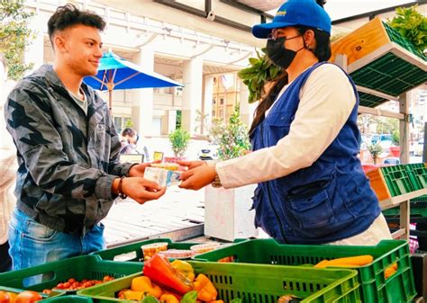 Prográmate para comprarles a los productores del campo en los Mercados