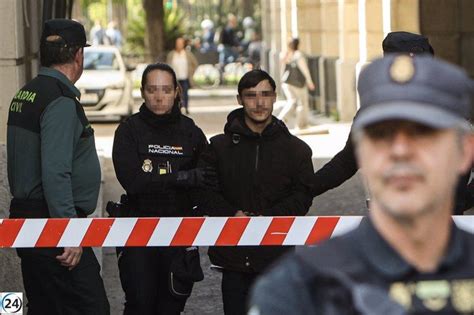 Dos J Venes En Sevilla Quedan En Prisi N Preventiva Por Apu Alamiento