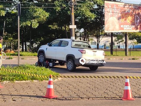 Moto Vai Parar Embaixo De Carro Na Avenida Imigrantes