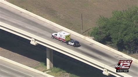 Man Steals Ems Unit Crashes Into Four Cars On I 10 Loop 410 Sapd