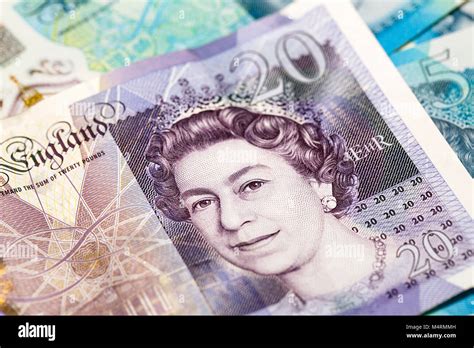 British currency notes hologram hi-res stock photography and images - Alamy