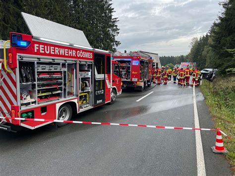 Mann Schwer Verletzt Transporter Kracht Frontal In Lastwagen