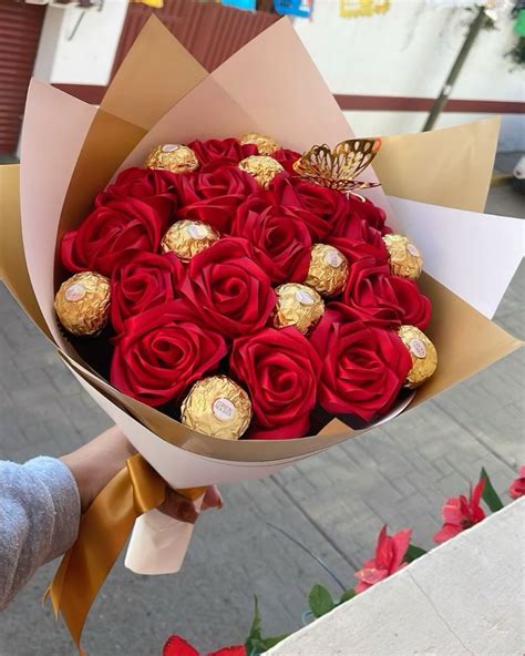 Ramo De Rosas Eternas Con Chocolate Ferrero En Regalos