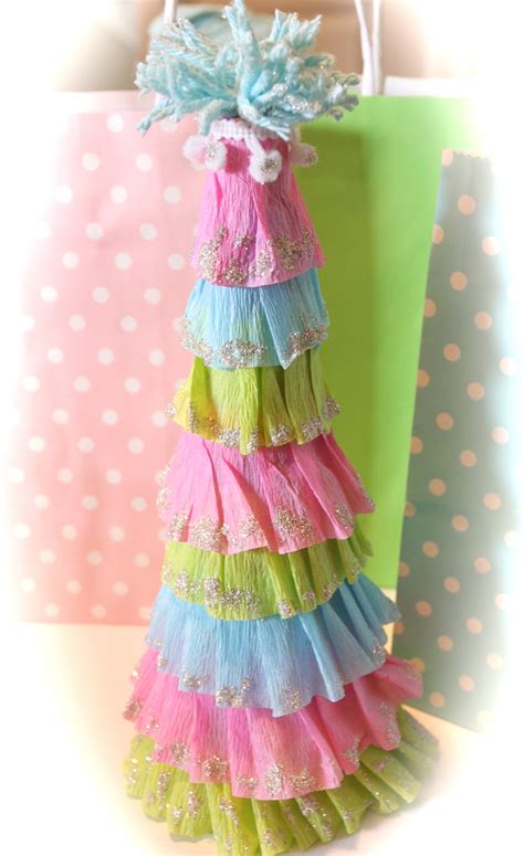 Joli Paquet: Merry & Bright Crepe Paper Christmas Tree Tutorial