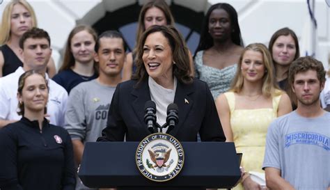 Kamala Harris Tampil Pertama Kali Di Depan Publik Sejak Biden Mundur