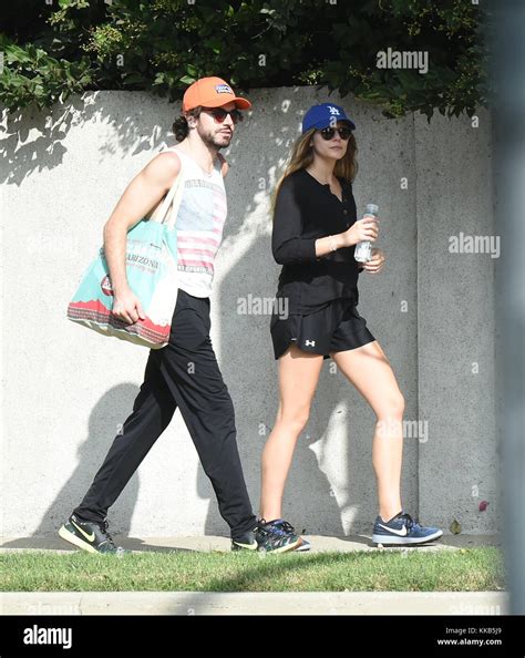elizabeth olsen   boyfriend robbie arnett   los
