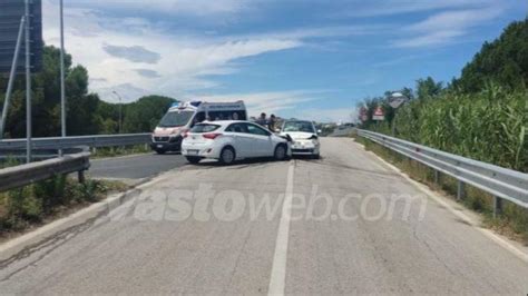 Scontro Frontale In Via Montenero Nei Pressi Della Trignina Tra 2 Auto