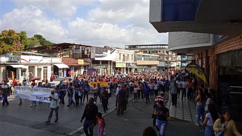 Con Pancartas Volvieron A Marchar Docentes En San Juan Radio Fe Y