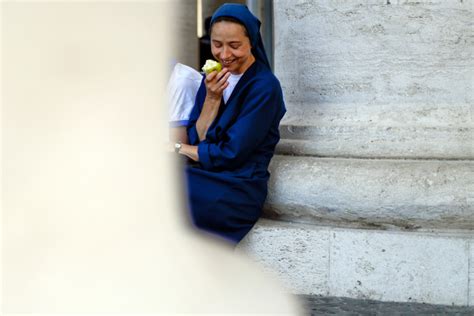 Monjas Denuncian Los Abusos Sexuales De Sacerdotes Y Obispos Ntr