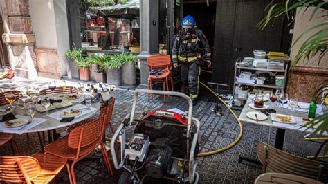 Incendio En El Restaurante Cervecer A Catalana De Barcelona