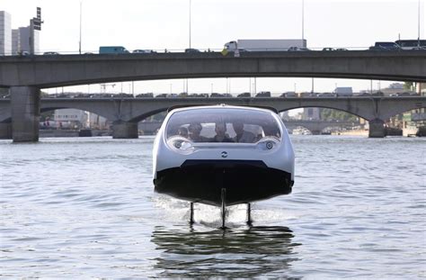 On a testé SeaBubble le taxi volant sur la Seine Le Parisien