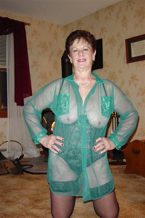 Free Busty Mature Wife Diana Photos