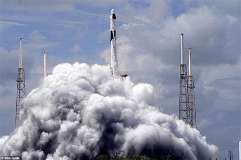 Spacex Capsule Arrives At Space Station To Save Astronauts Stranded