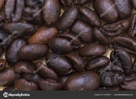 Roasted coffee beans background — Stock Photo © azmansinoby #313158270