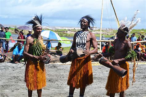 Gambar Tari Sajojo Papua Tradisional Menari Papua Png Transparan