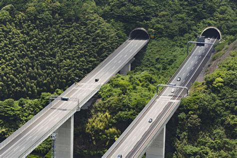 新東名で一部「1車線通行」に 車両火災による“黒焦げトンネル”復旧作業 「車両点検・整備もお願いします」