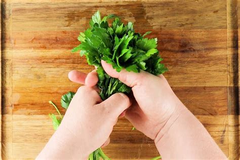 How To Chop Parsley Step By Step Guide Video