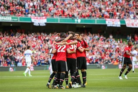 Manchester United 2 1 Sampdoria Juan Mata Delights Dublin Crowd With