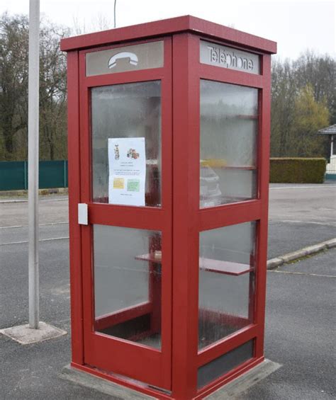 Champagney Littérature Des cabines téléphoniques recyclées en boîtes