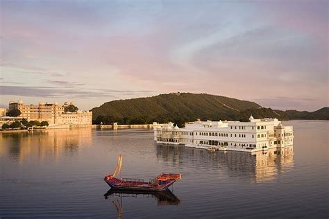 Lake Pichola, Udaipur • Rajasthan Tours & Drivers