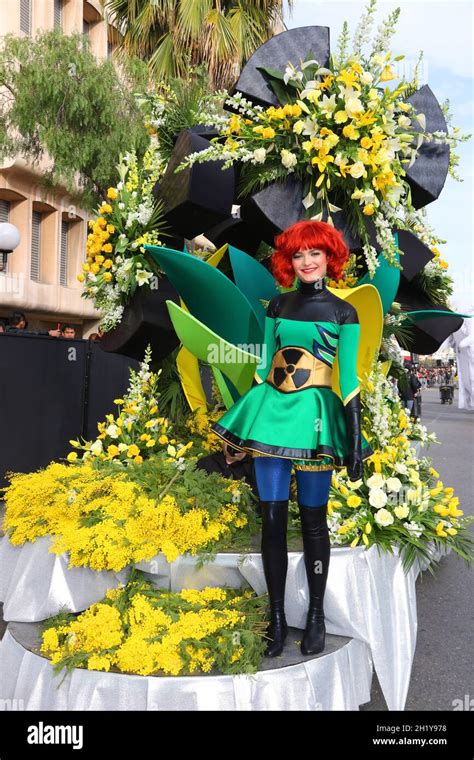 Bataille De Fleurs Carnaval Nice Bataille De Fleurs Carnava Banque De