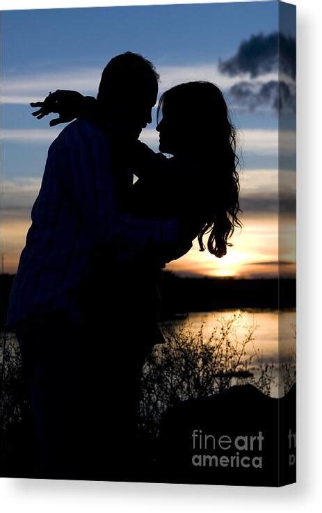 Kissing Romantic Couples Silhouettes