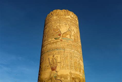 Tallas Y Jerogl Ficos Egipcios Antiguos En El Templo De Kom Ombo Asu N