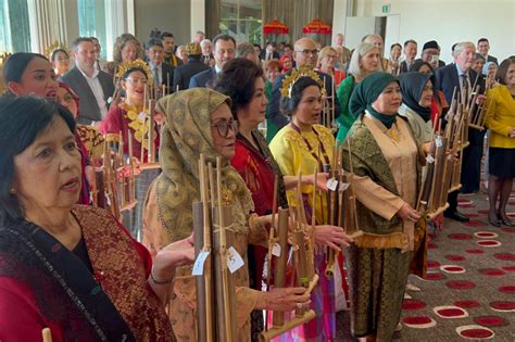 Alunan Angklung Ramaikan Resepsi Diplomatik Kjri Di Melbourne Antara News