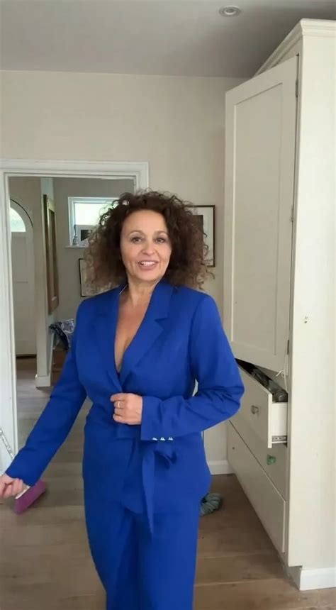 Loose Women S Nadia Sawalha Strips To Lingerie As Fans Praise Gorgeous Star Daily Star