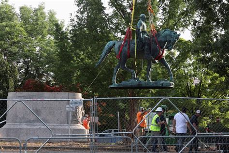 Robert E Lee Confederate Statue Removed In Charlottesville Four Years