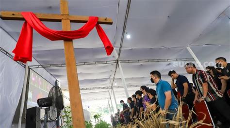 Pelaksanaan Ibadah Jumat Agung Di Gereja Katedral