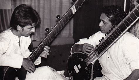 George Harrison Y Ravi Shankar Una Odisea India