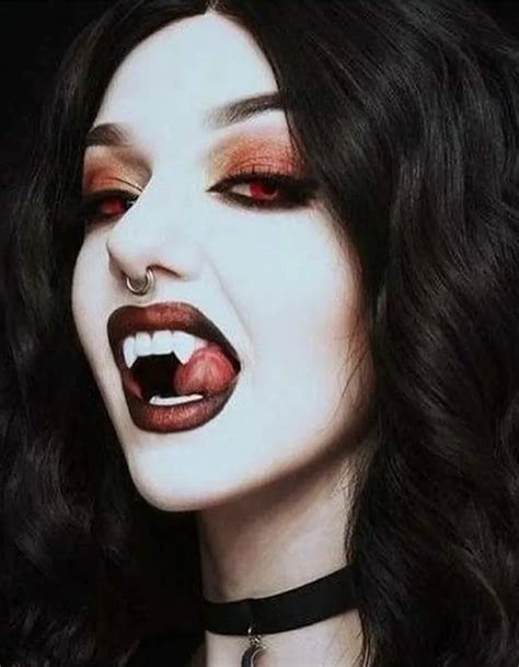 Tặng cây son màu Nude hóa trang Halloween biến nàng thành ác nữ