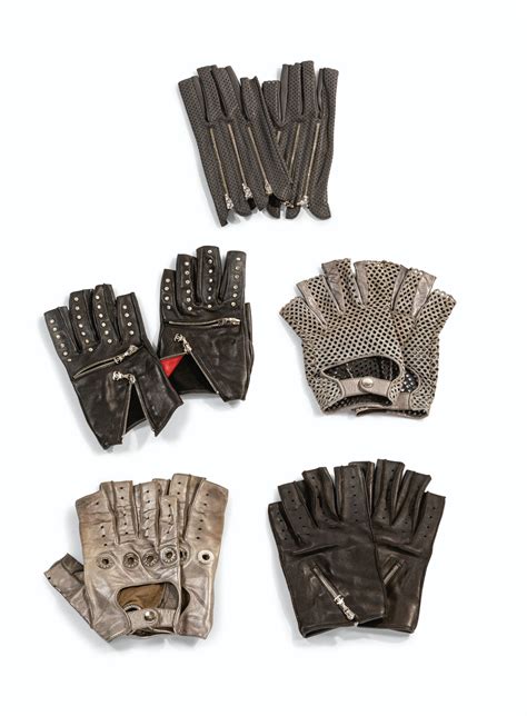 Five Pairs Of Lambskin Gloves Circa Cinq Paires De Mitaines En