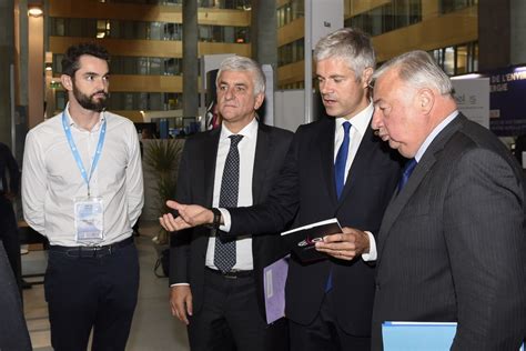 Assises régionales des élus locaux Laurent Wauquiez annonce une aide