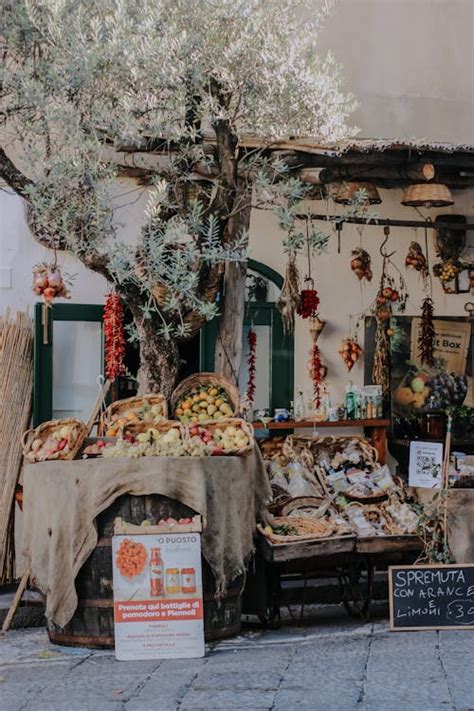 Traditional Outdoor Market with Vegetables · Free Stock Photo