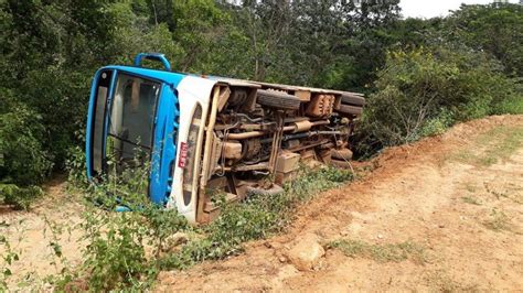 Nibus Escolar Capota E Deixa Pessoas Feridas No Oeste Da Bahia