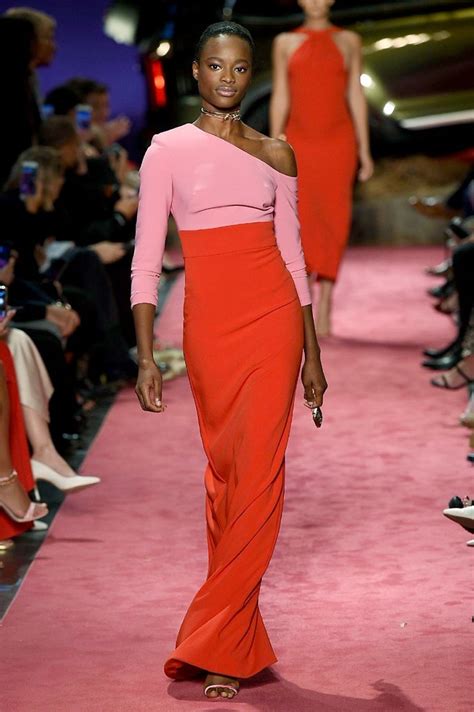 Brandon Maxwell Sigue Apostando Por El Rosa Y El Rojo Para La Primavera