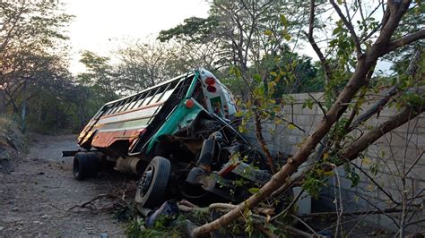 Fuerte accidente de tránsito deja a 26 personas lesionadas en